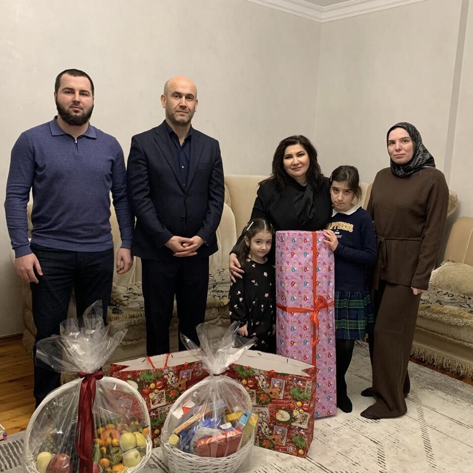 Руководство Комитета по государственным закупкам Республики Дагестан в преддверии Нового года исполнило мечту маленькой Каранаевой Амины Исмаиловны из Махачкалы!